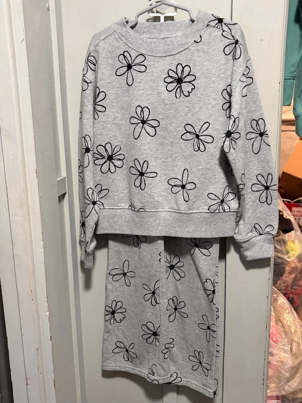 Kids wonder nation sweatsuit size s/m